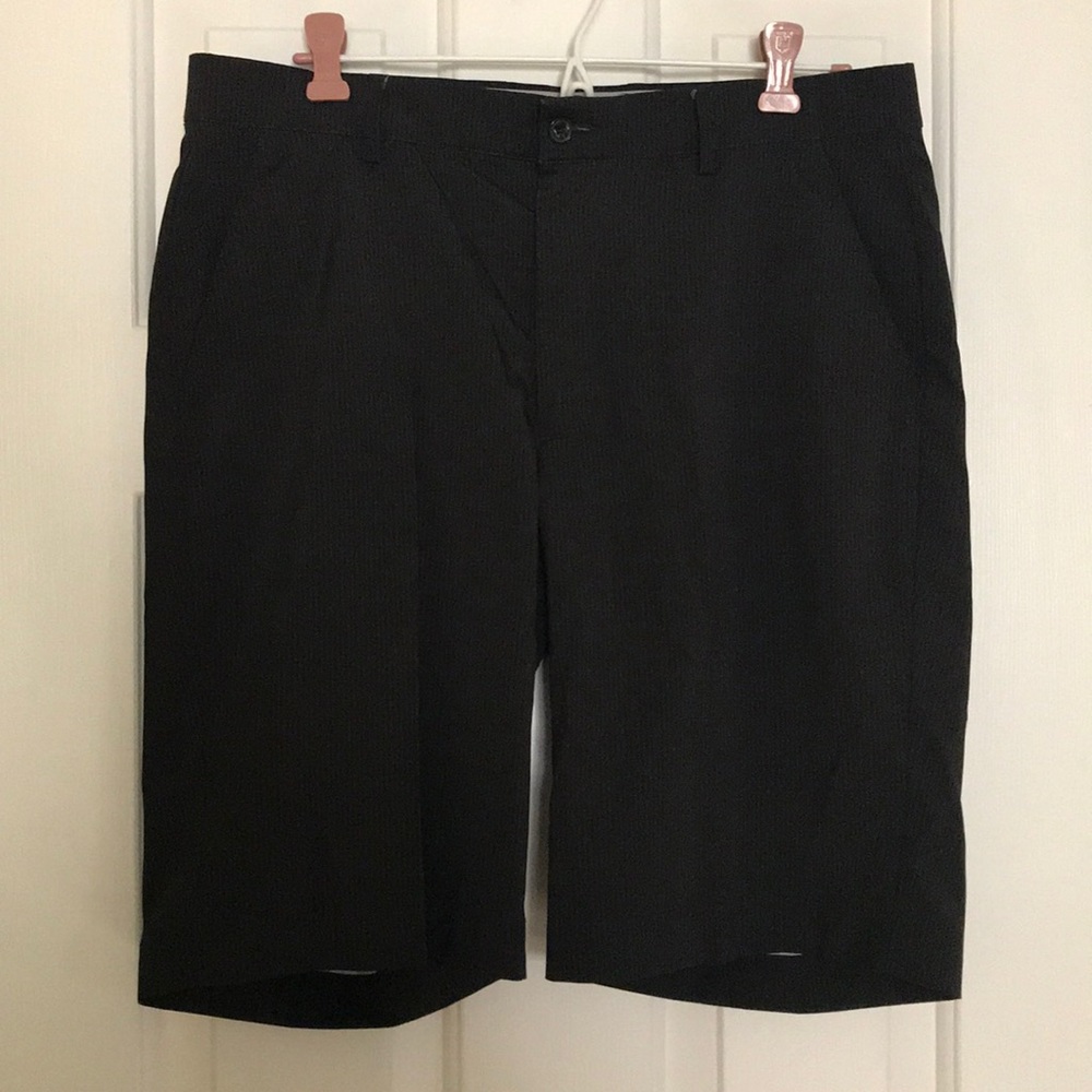 Greg Norman Black Golf Shorts - 32 waist